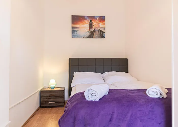 Spacious 2Br Apt Great Location - Near Schoenbrunn